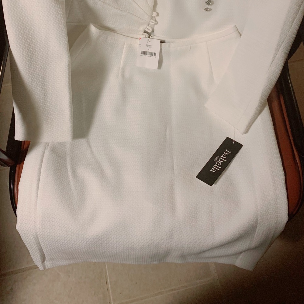 Isabella skirt suit. Size 8. Brand new.
